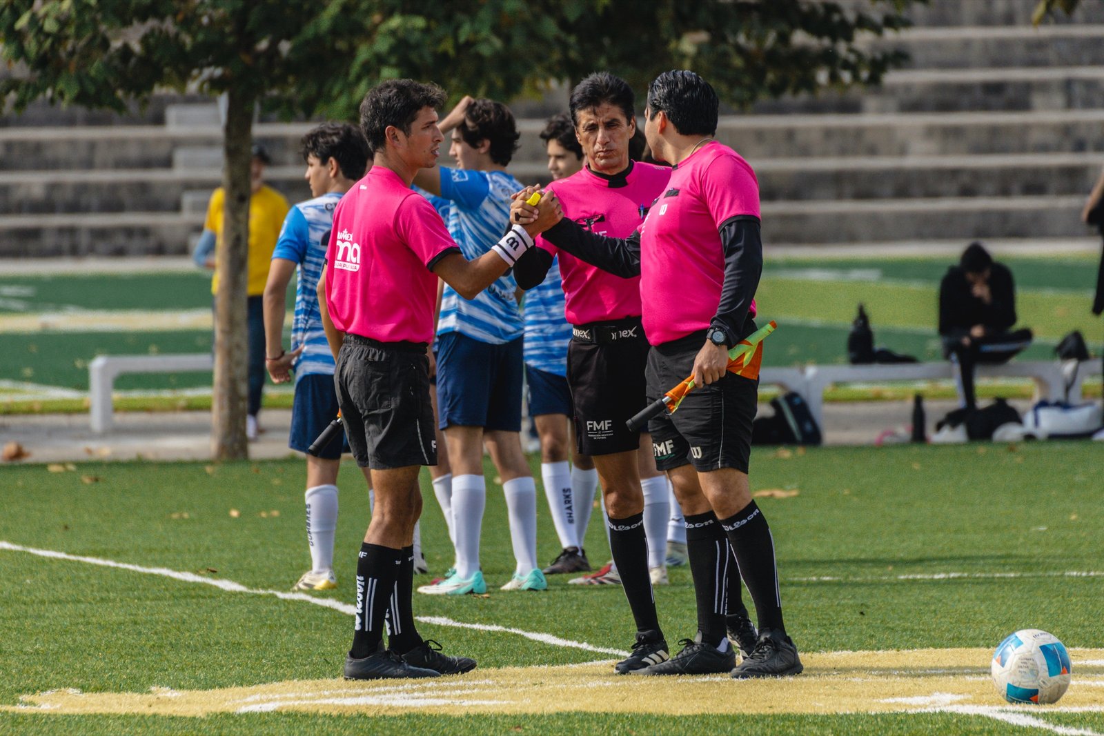 Árbitro durante una final de la Gold Soccer League